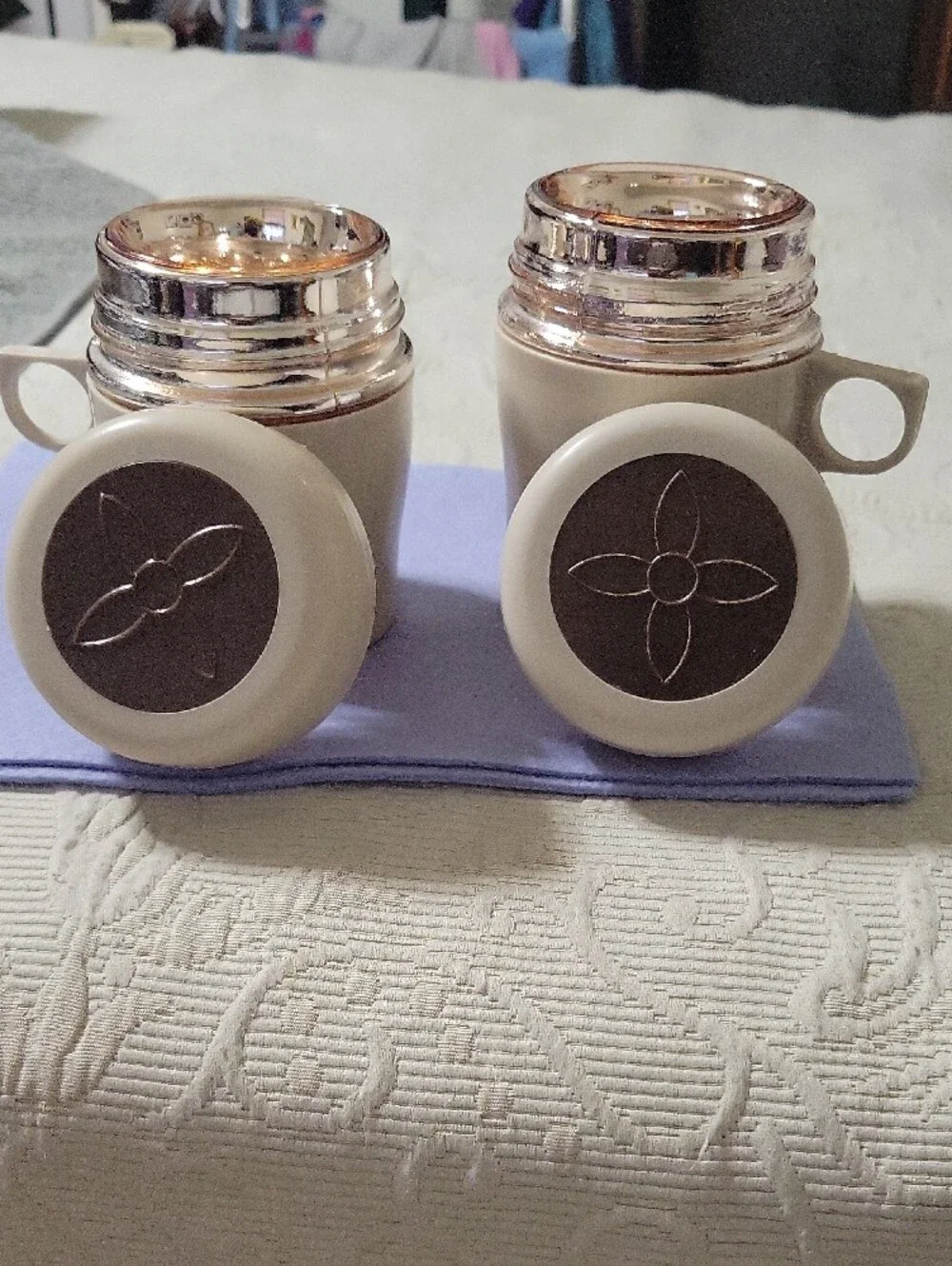 Two Vtg.Insulated Cream Travel Mug with Handle - Stylish Thermal Cup